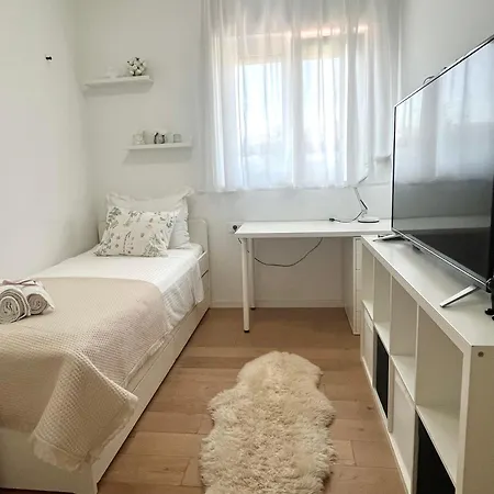 Luxury Rinos - Free Garage Parking Apartman