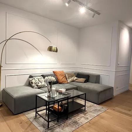 Luxury Rinos - Free Garage Parking Apartment