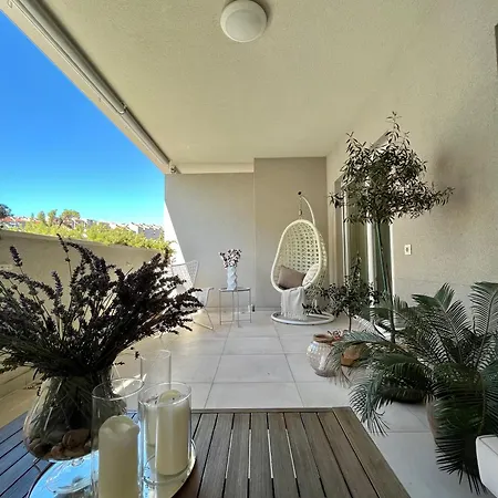 Luxury Rinos - Free Garage Parking Apartment