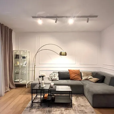 Luxury Rinos - Free Garage Parking Apartment